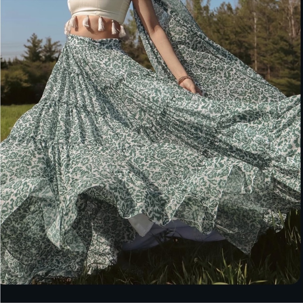 NWT The Saree Room Floral Green White Skirt (Lehenga) Size Medium Short